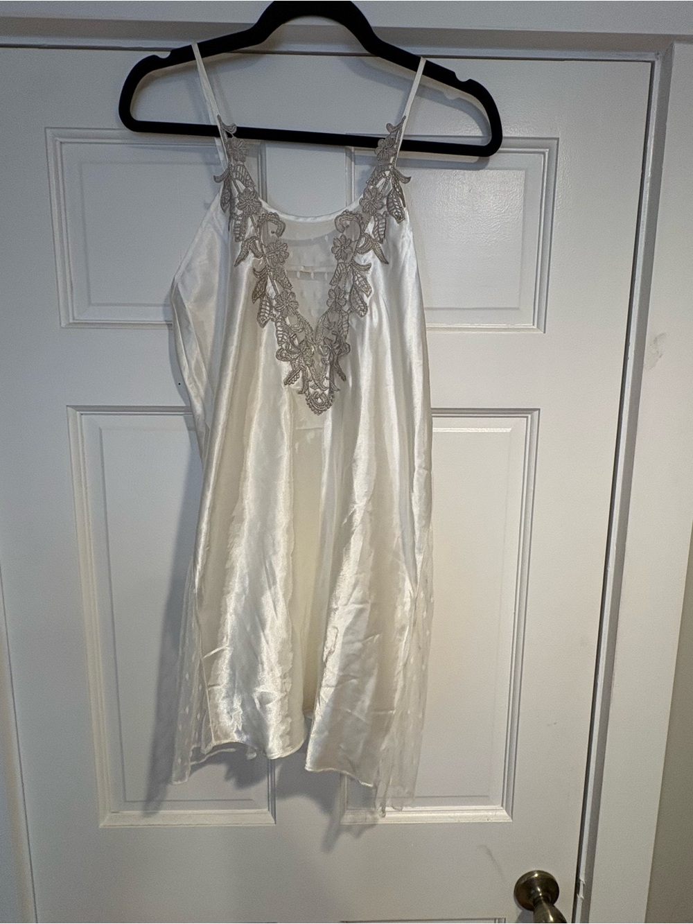 Silky Ivory Lace-Trim Chemise Slip size medium. Flora by flora nikrooz